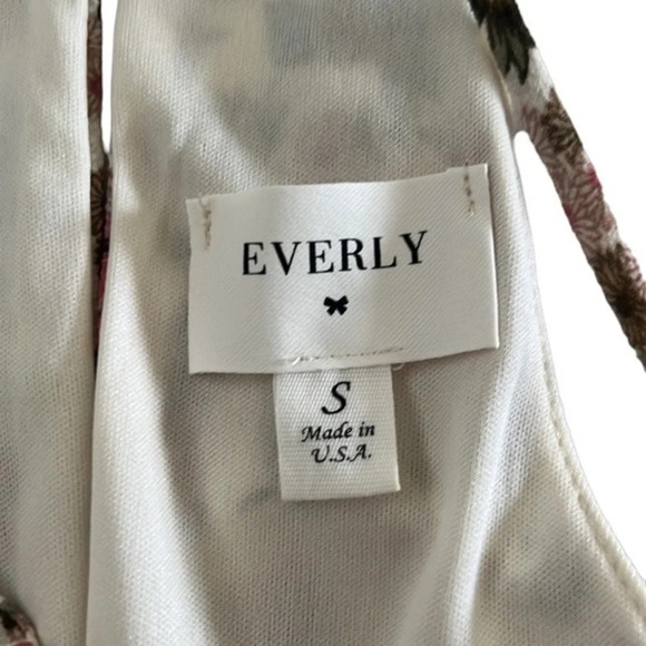 Everly 90’s/ 2000’s floral Dress - Picture 7 of 10
